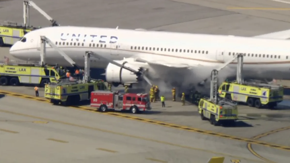 United B787 Emergência em Los Angeles