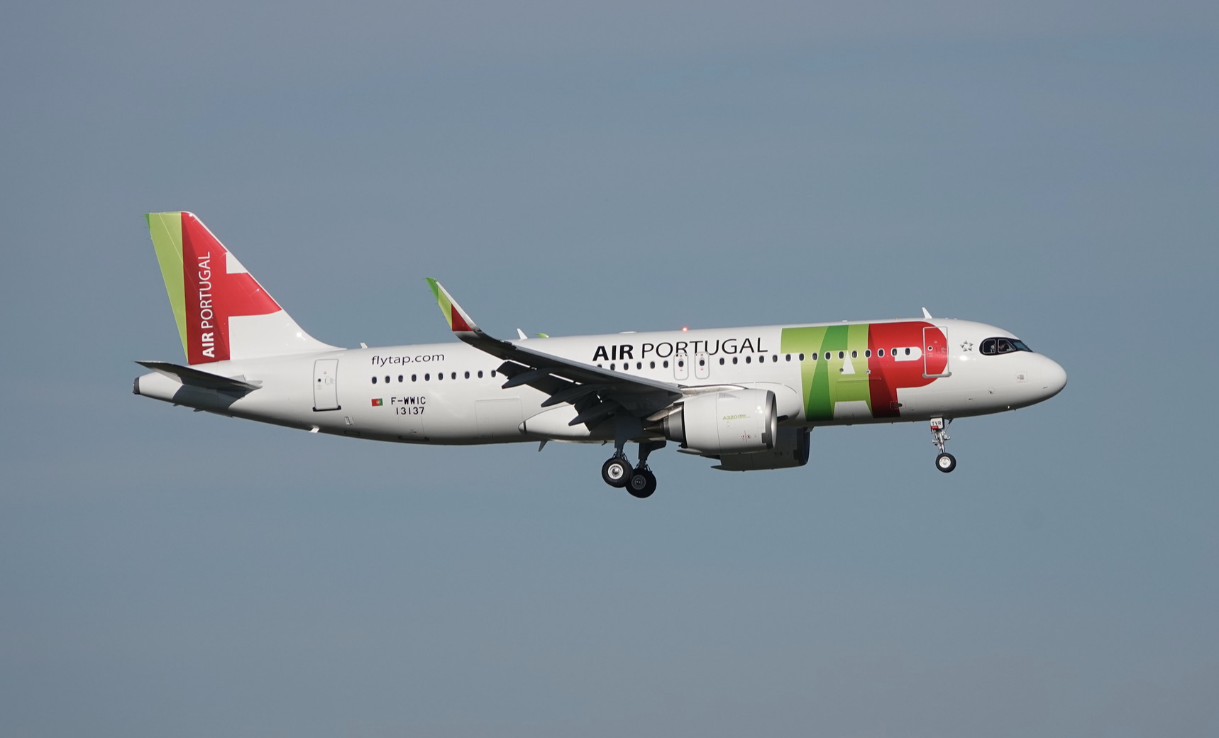 TAP A320neo CS-TVR