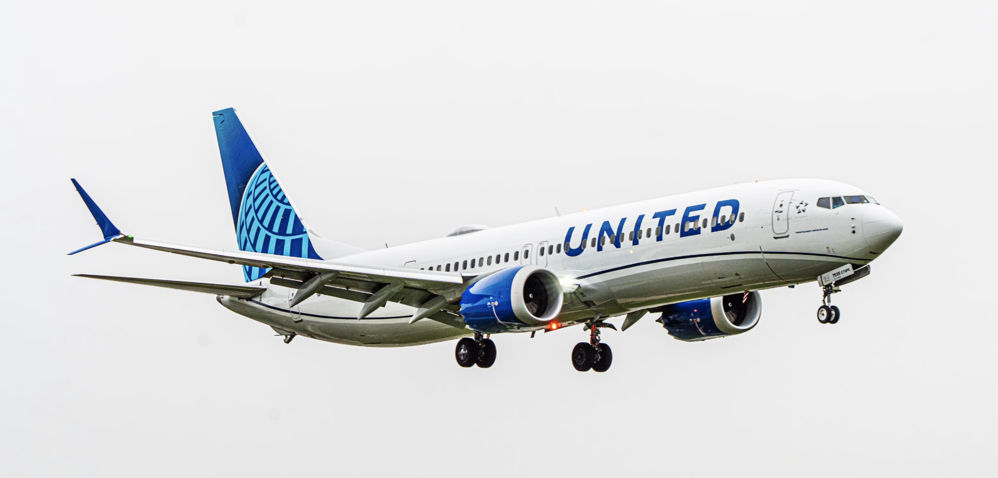 United B737